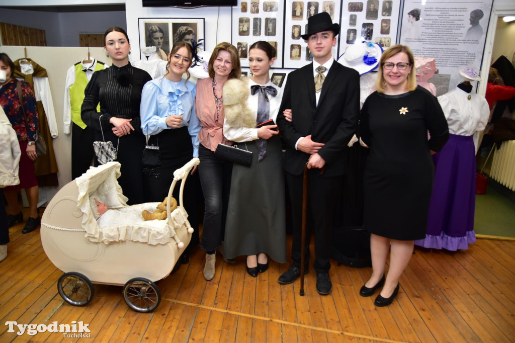 Wystawa o modzie  w Muzeum Borów Tucholskich