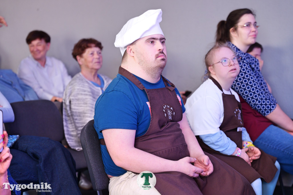 Niebieska kafka w Stowarzyszeniu Się Uda