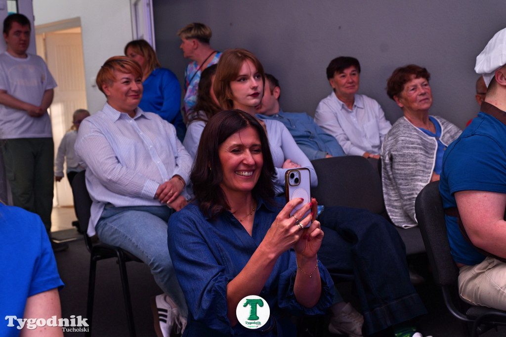 Niebieska kafka w Stowarzyszeniu Się Uda