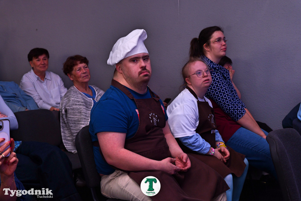 Niebieska kafka w Stowarzyszeniu Się Uda