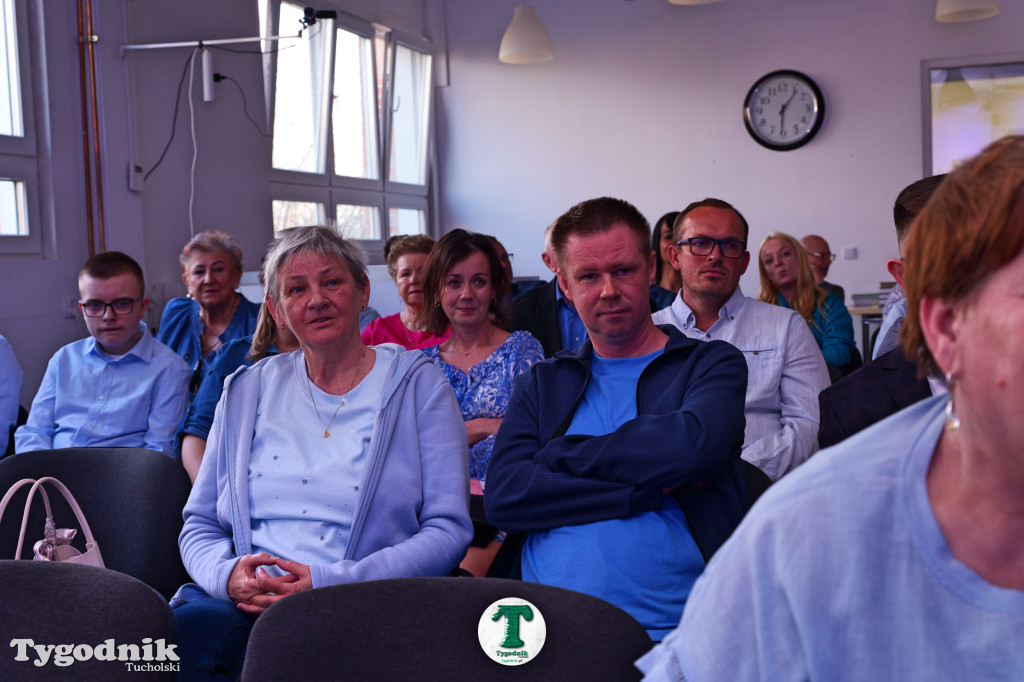 Niebieska kafka w Stowarzyszeniu Się Uda