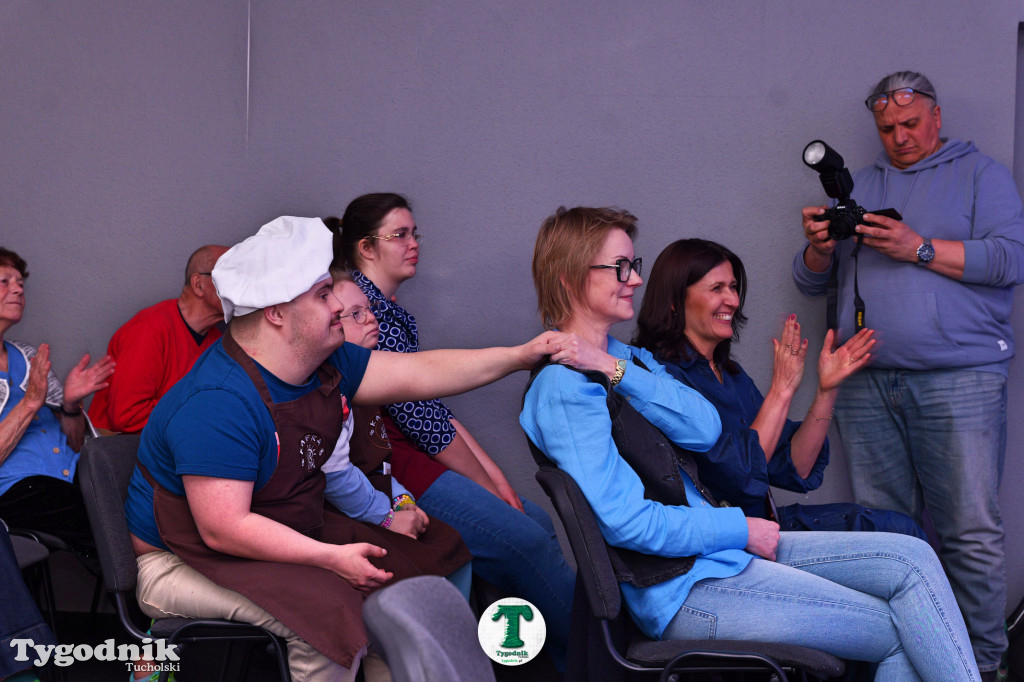 Niebieska kafka w Stowarzyszeniu Się Uda