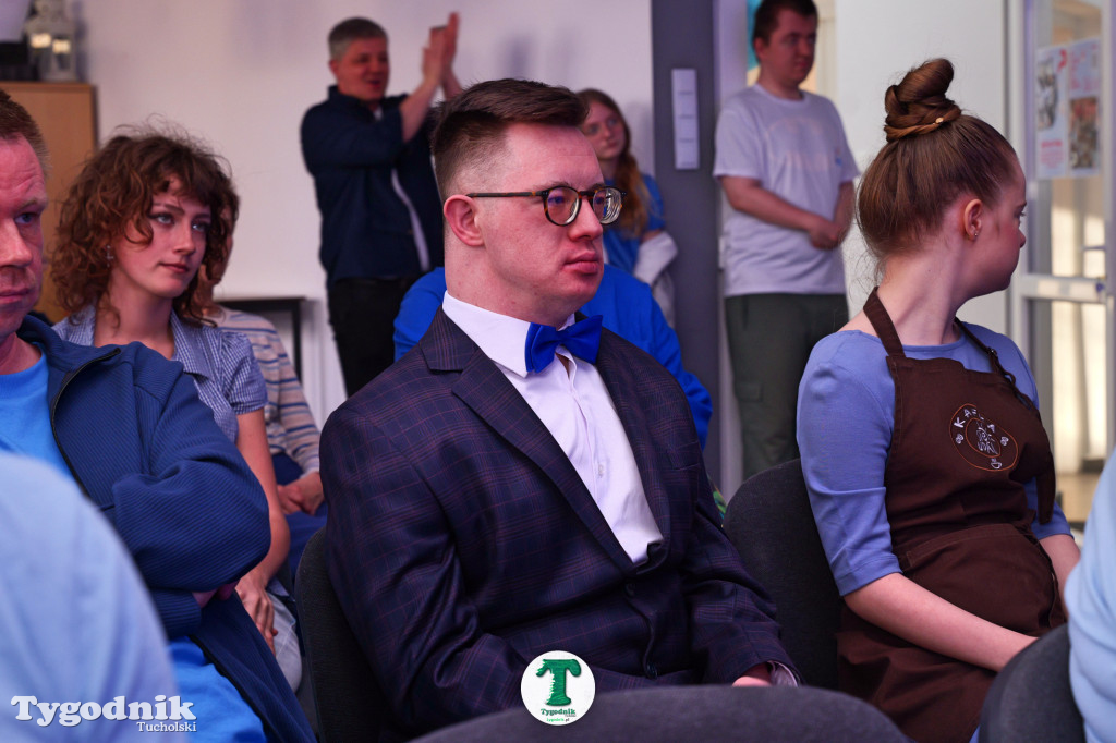 Niebieska kafka w Stowarzyszeniu Się Uda