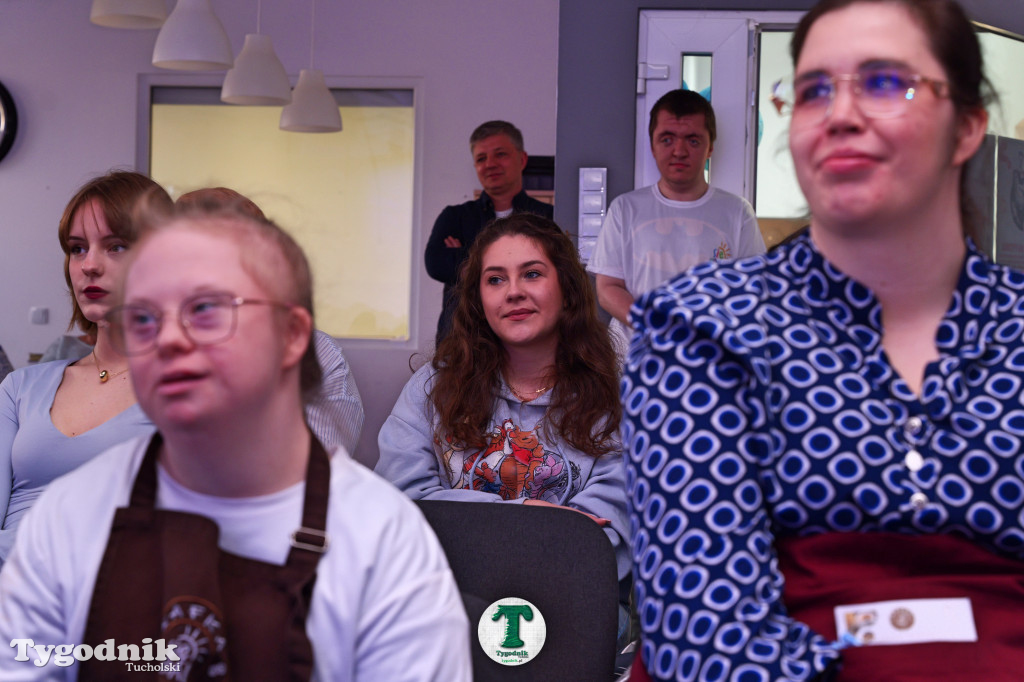 Niebieska kafka w Stowarzyszeniu Się Uda