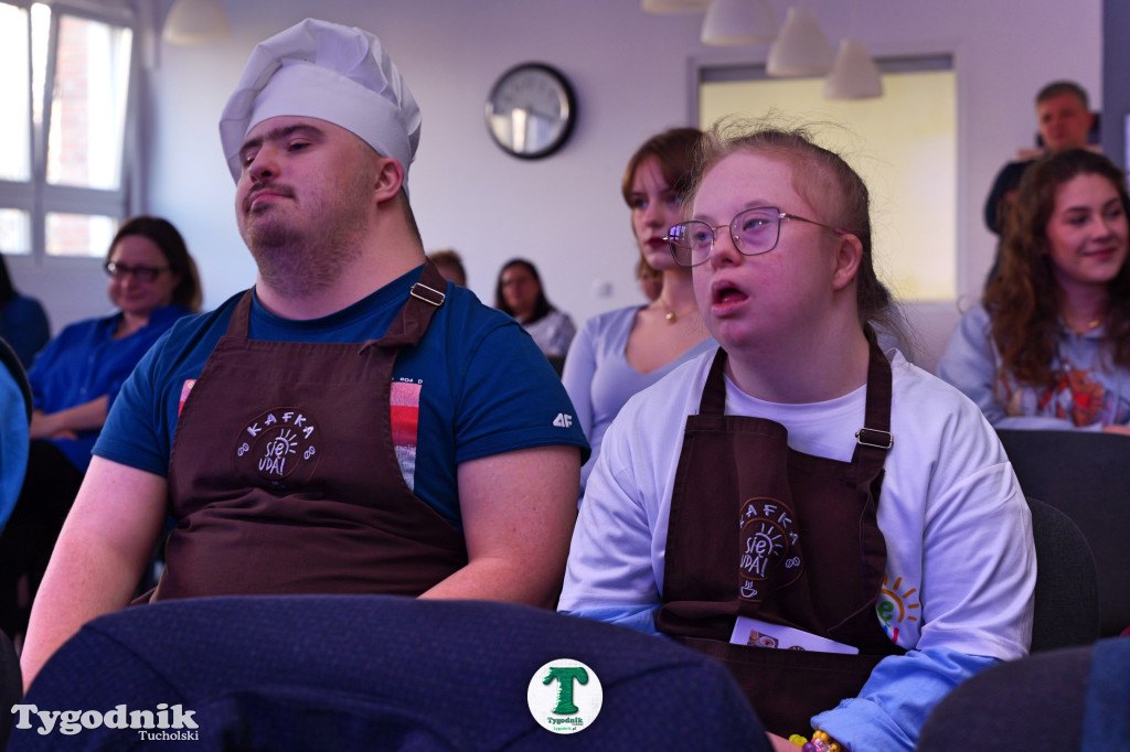 Niebieska kafka w Stowarzyszeniu Się Uda