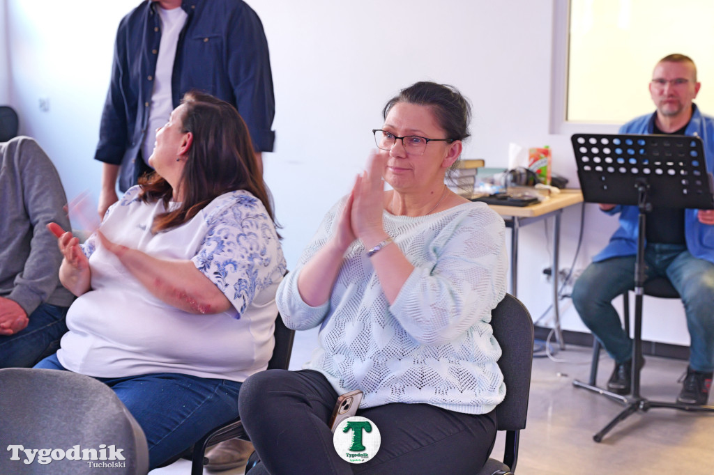 Niebieska kafka w Stowarzyszeniu Się Uda