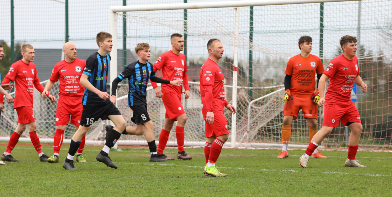 Klasa B: Cis i Myśliwiec gościnni dla rywali