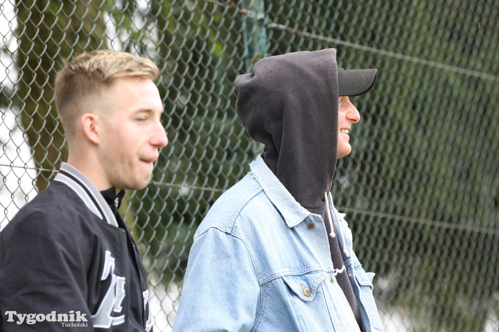 Klasa B: Cis i Myśliwiec gościnni dla rywali