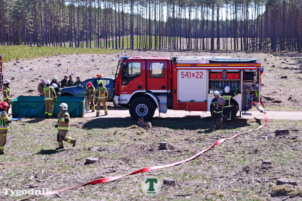 Zakonspirowane ćwiczenia. Strażacy i leśnicy do pożaru