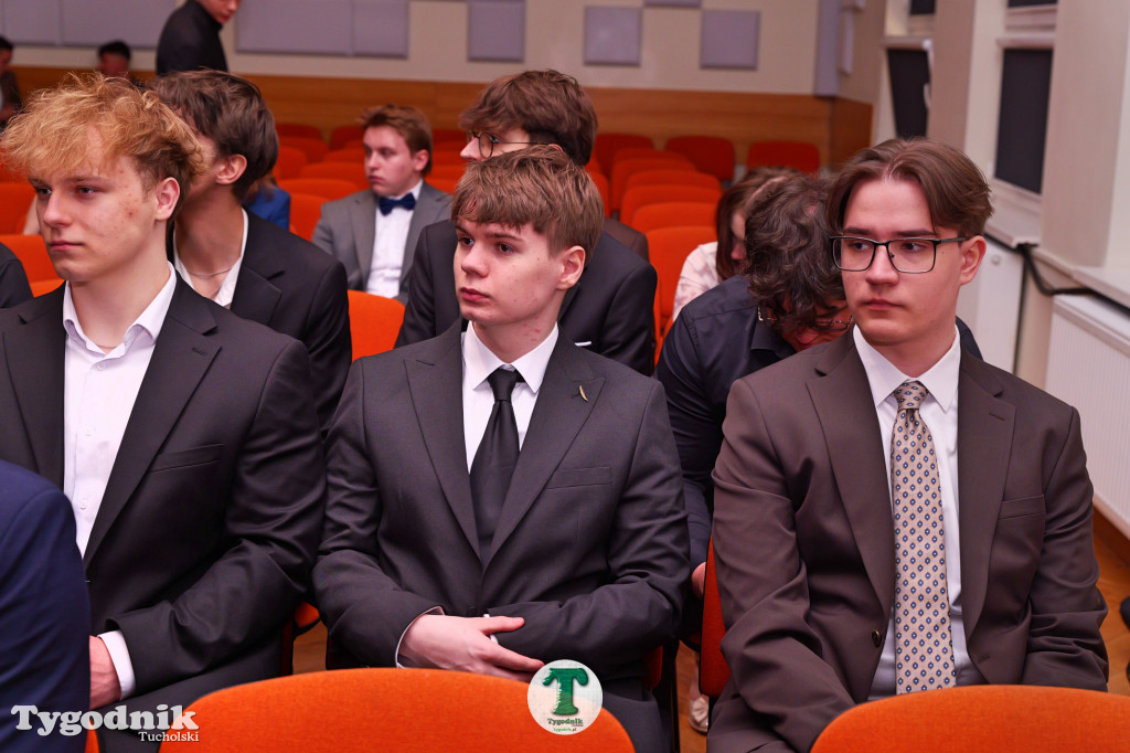 ZSLiA w Tucholi. Pożegnanie absolwentów, łzy wzruszenia