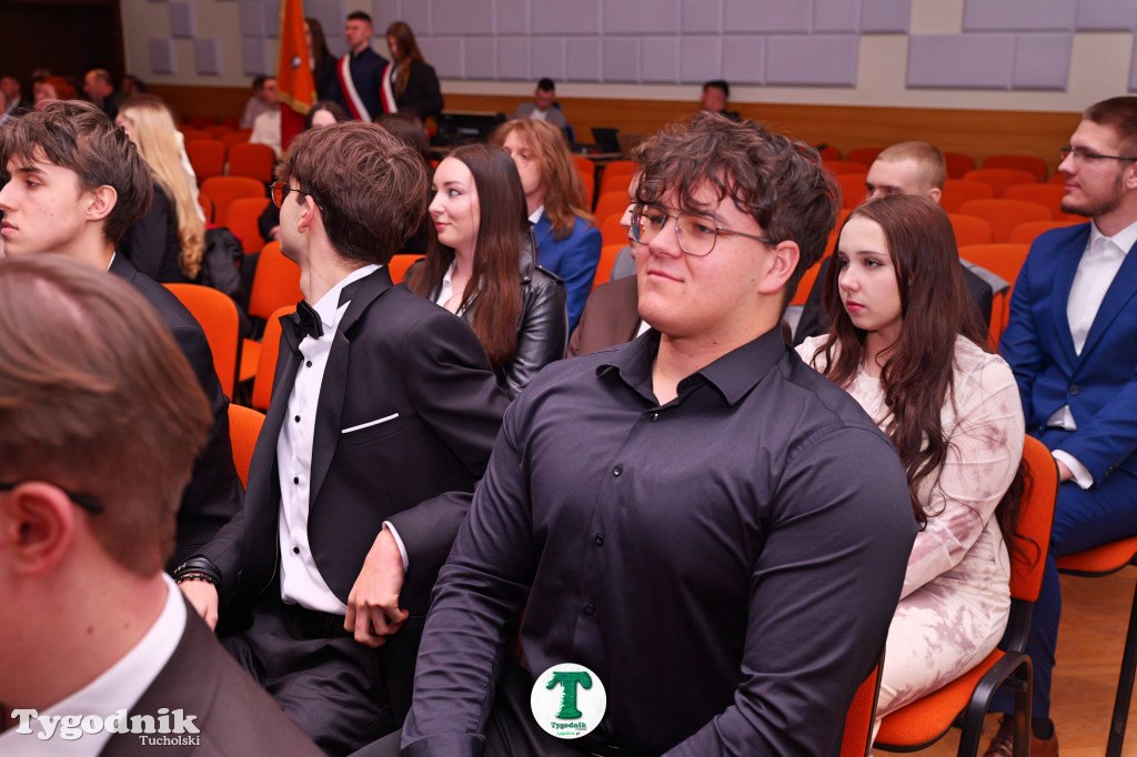 ZSLiA w Tucholi. Pożegnanie absolwentów, łzy wzruszenia