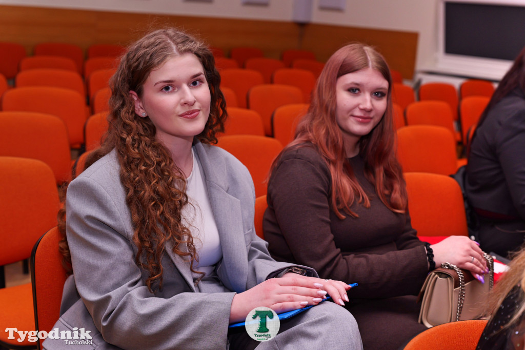 ZSLiA w Tucholi. Pożegnanie absolwentów, łzy wzruszenia