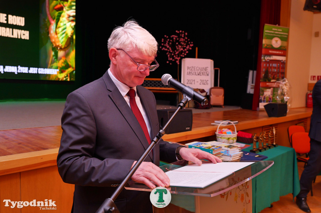 ZSLiA w Tucholi. Pożegnanie absolwentów, łzy wzruszenia