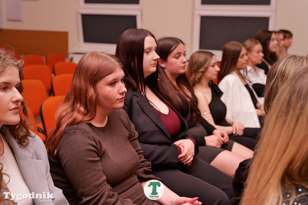 ZSLiA w Tucholi. Pożegnanie absolwentów, łzy wzruszenia