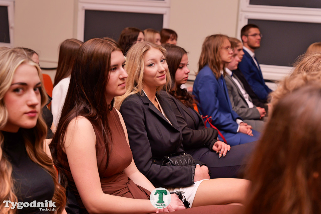 ZSLiA w Tucholi. Pożegnanie absolwentów, łzy wzruszenia