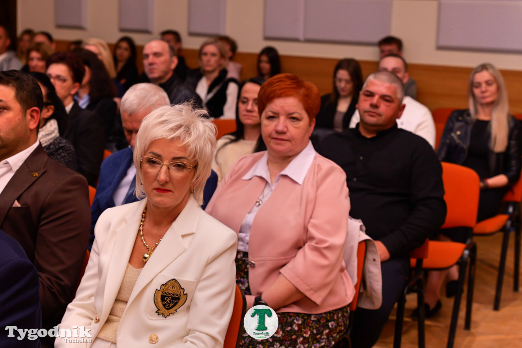 ZSLiA w Tucholi. Pożegnanie absolwentów, łzy wzruszenia