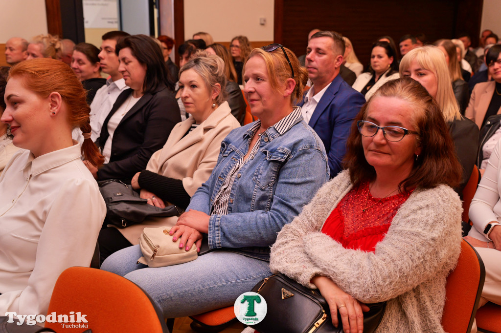 ZSLiA w Tucholi. Pożegnanie absolwentów, łzy wzruszenia