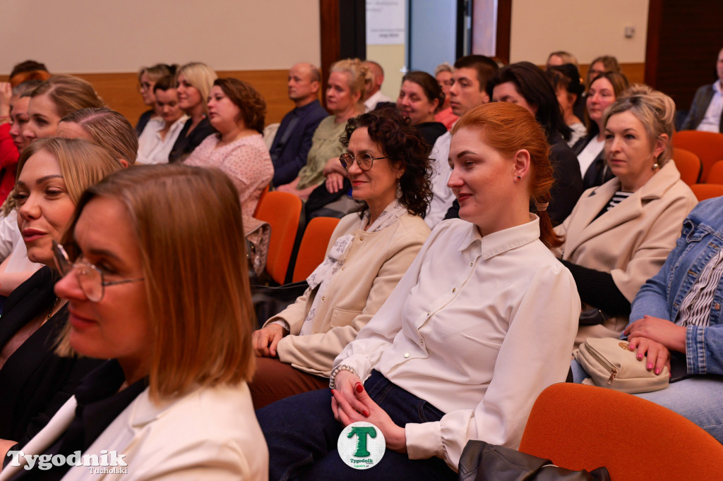 ZSLiA w Tucholi. Pożegnanie absolwentów, łzy wzruszenia