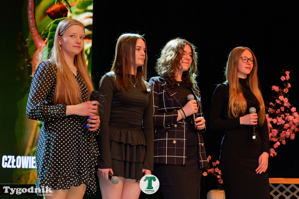 ZSLiA w Tucholi. Pożegnanie absolwentów, łzy wzruszenia