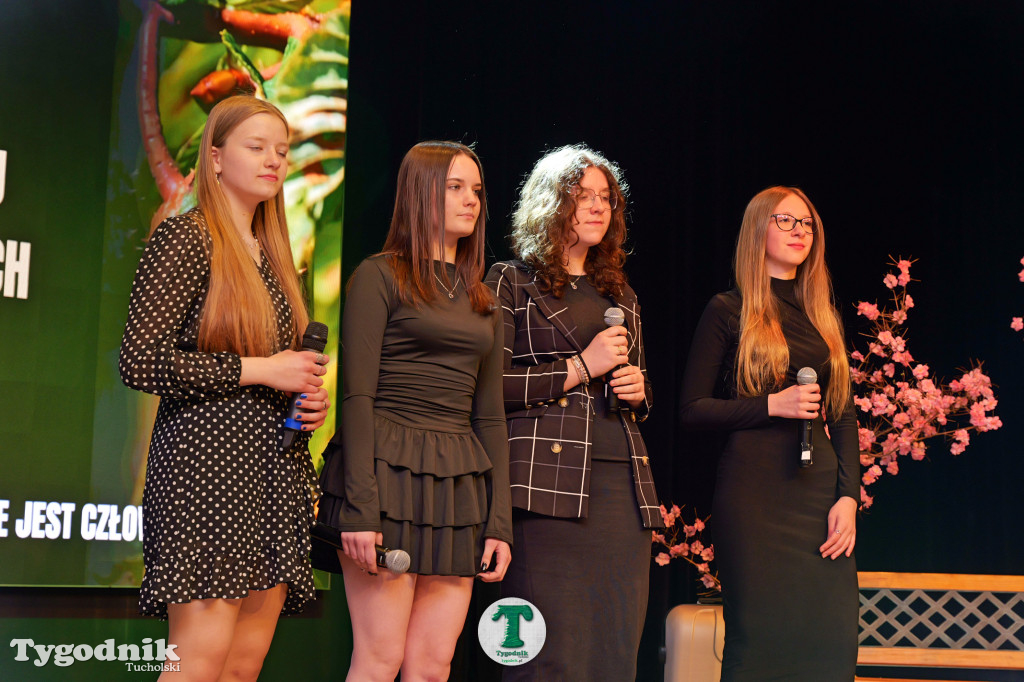 ZSLiA w Tucholi. Pożegnanie absolwentów, łzy wzruszenia