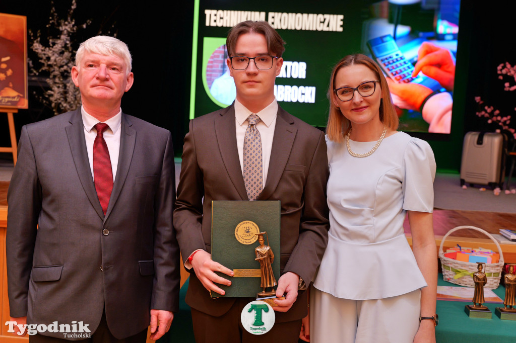 ZSLiA w Tucholi. Pożegnanie absolwentów, łzy wzruszenia