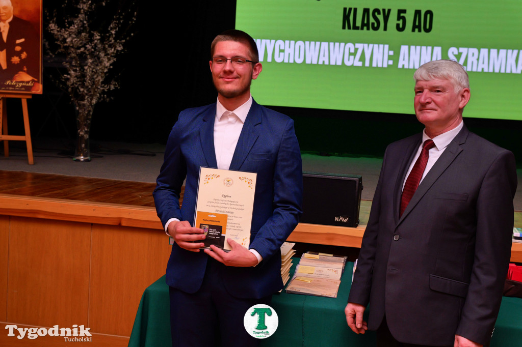 ZSLiA w Tucholi. Pożegnanie absolwentów, łzy wzruszenia