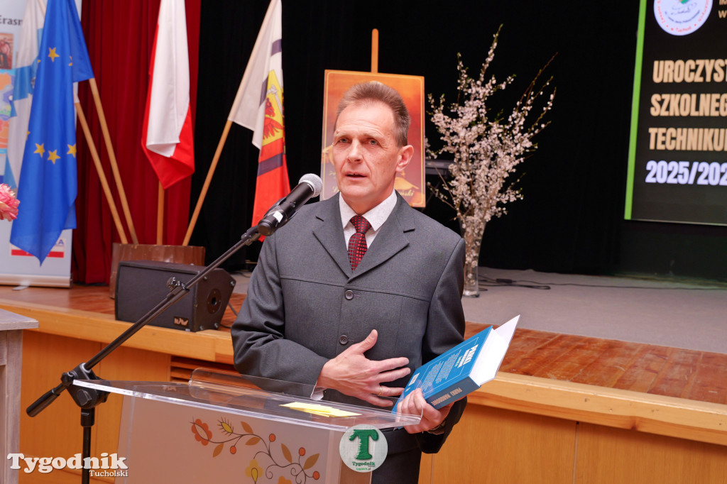 ZSLiA w Tucholi. Pożegnanie absolwentów, łzy wzruszenia