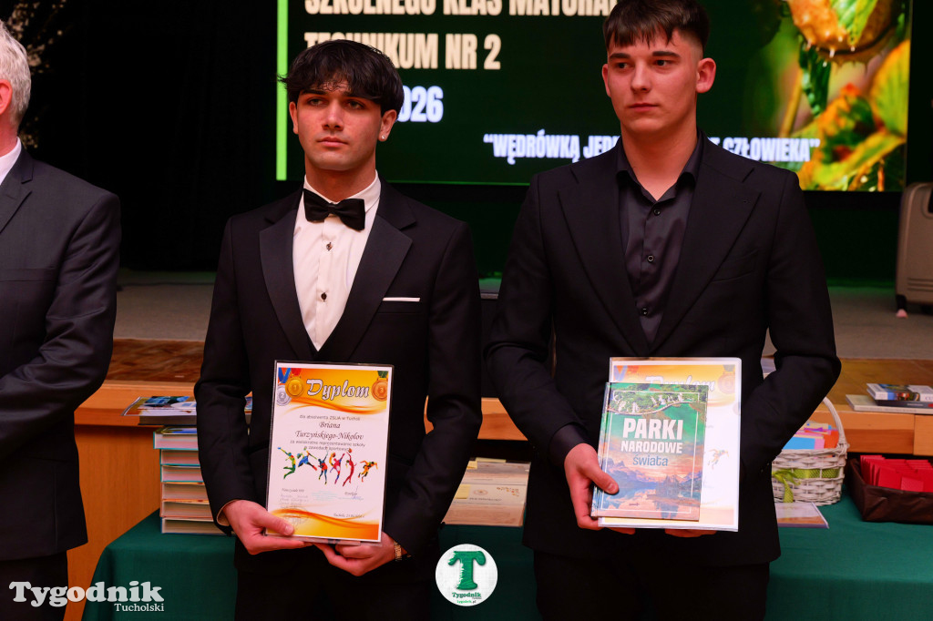 ZSLiA w Tucholi. Pożegnanie absolwentów, łzy wzruszenia