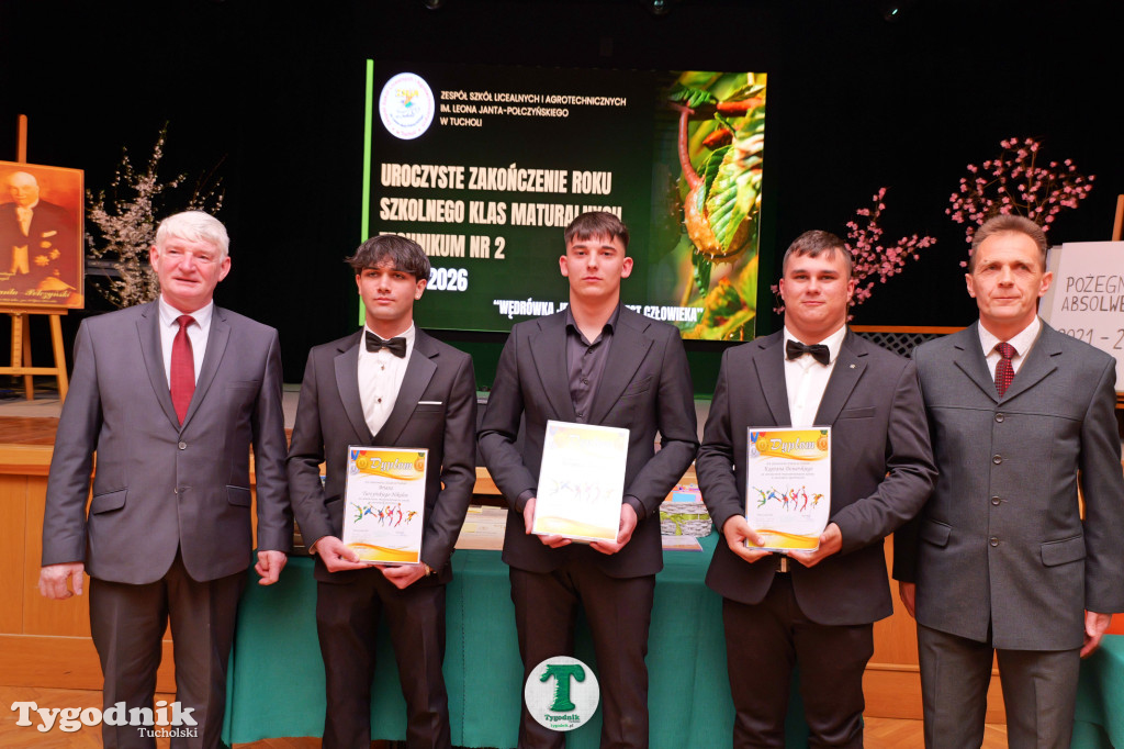 ZSLiA w Tucholi. Pożegnanie absolwentów, łzy wzruszenia