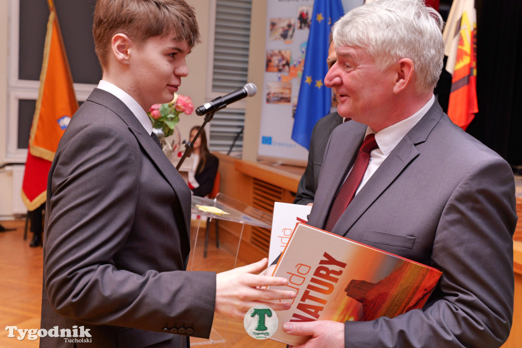 ZSLiA w Tucholi. Pożegnanie absolwentów, łzy wzruszenia