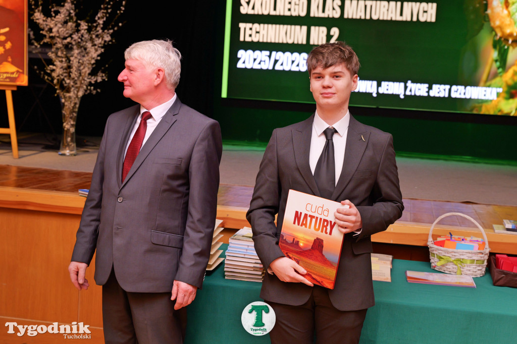 ZSLiA w Tucholi. Pożegnanie absolwentów, łzy wzruszenia