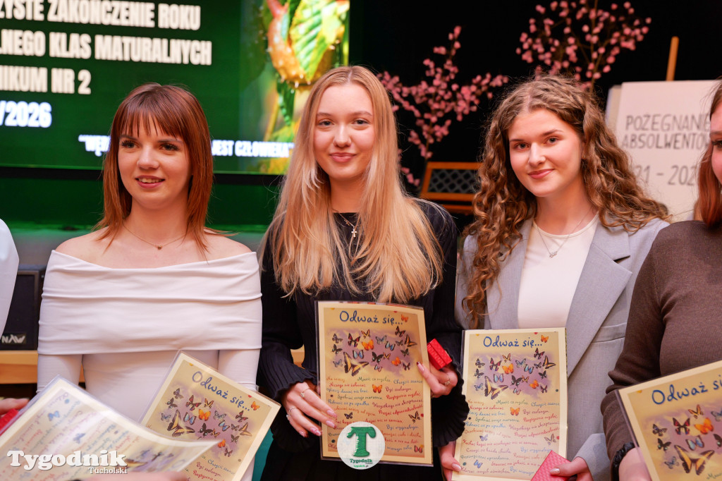 ZSLiA w Tucholi. Pożegnanie absolwentów, łzy wzruszenia