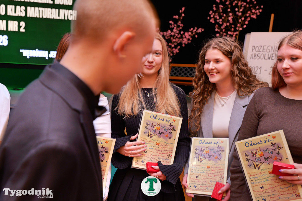 ZSLiA w Tucholi. Pożegnanie absolwentów, łzy wzruszenia
