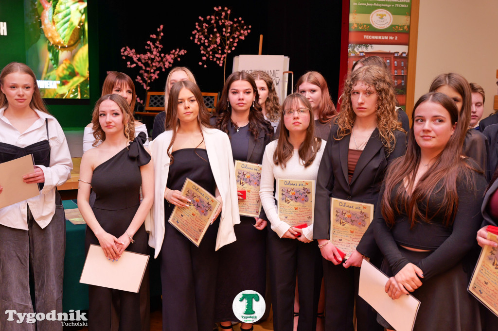 ZSLiA w Tucholi. Pożegnanie absolwentów, łzy wzruszenia