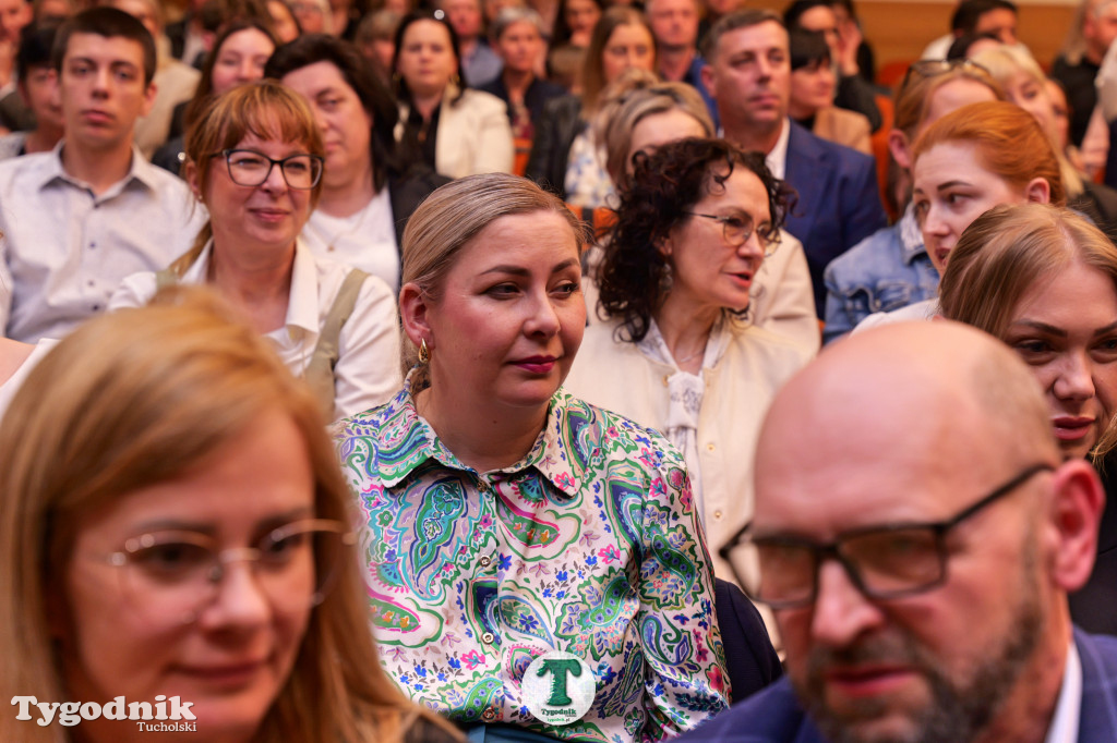 ZSLiA w Tucholi. Pożegnanie absolwentów, łzy wzruszenia