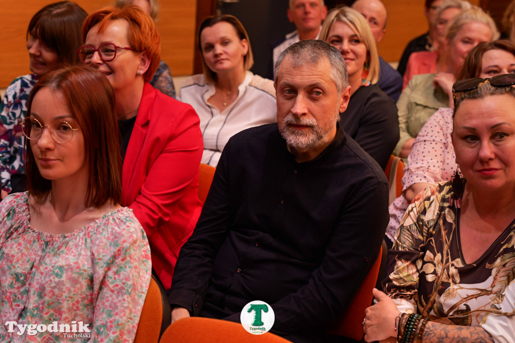 ZSLiA w Tucholi. Pożegnanie absolwentów, łzy wzruszenia