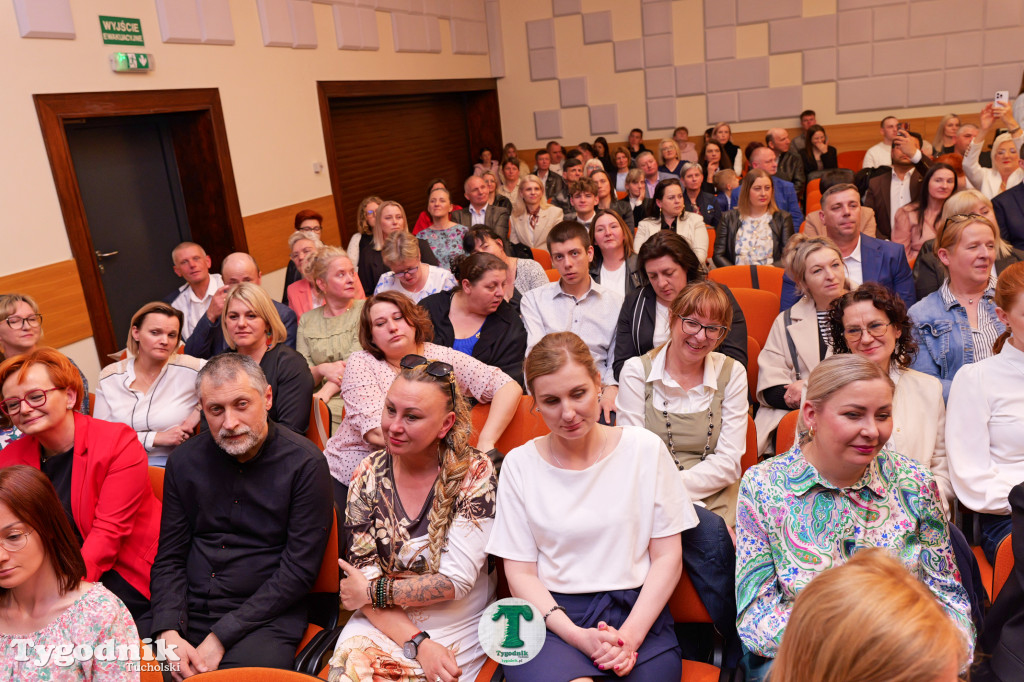 ZSLiA w Tucholi. Pożegnanie absolwentów, łzy wzruszenia
