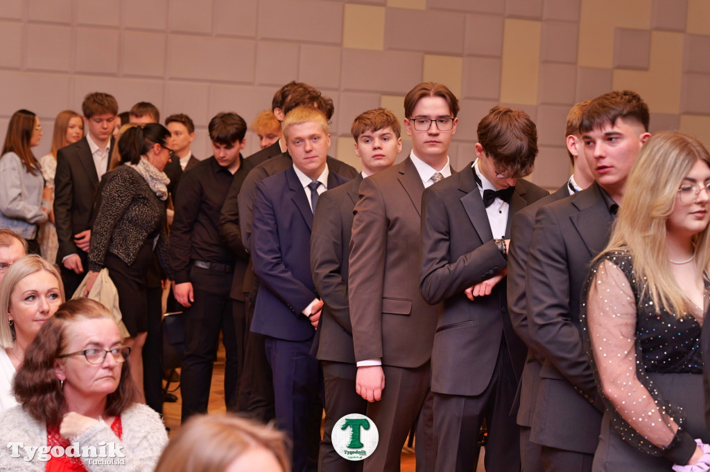 ZSLiA w Tucholi. Pożegnanie absolwentów, łzy wzruszenia