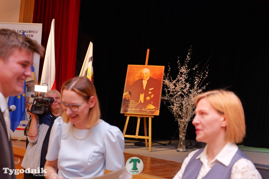 ZSLiA w Tucholi. Pożegnanie absolwentów, łzy wzruszenia