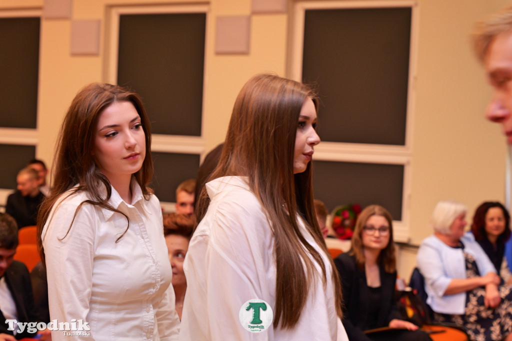 ZSLiA w Tucholi. Pożegnanie absolwentów, łzy wzruszenia