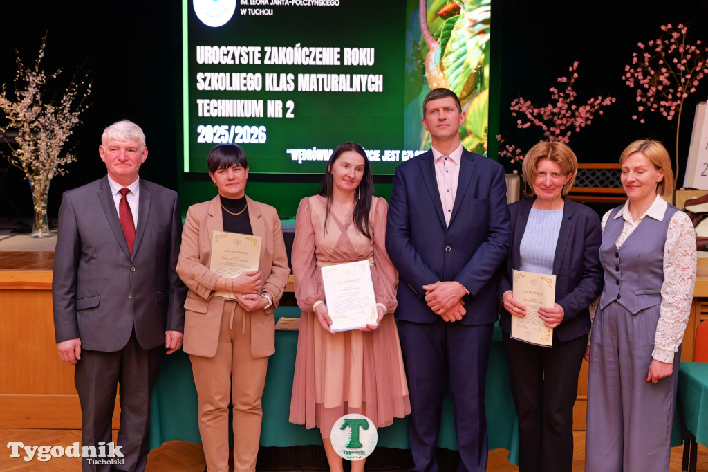 ZSLiA w Tucholi. Pożegnanie absolwentów, łzy wzruszenia