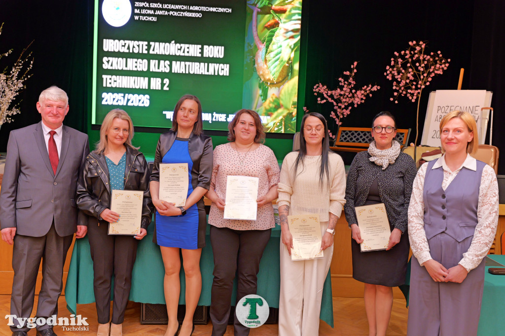 ZSLiA w Tucholi. Pożegnanie absolwentów, łzy wzruszenia