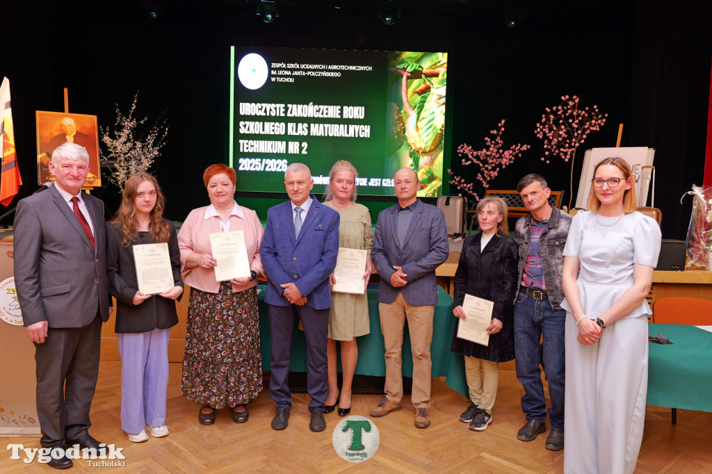 ZSLiA w Tucholi. Pożegnanie absolwentów, łzy wzruszenia