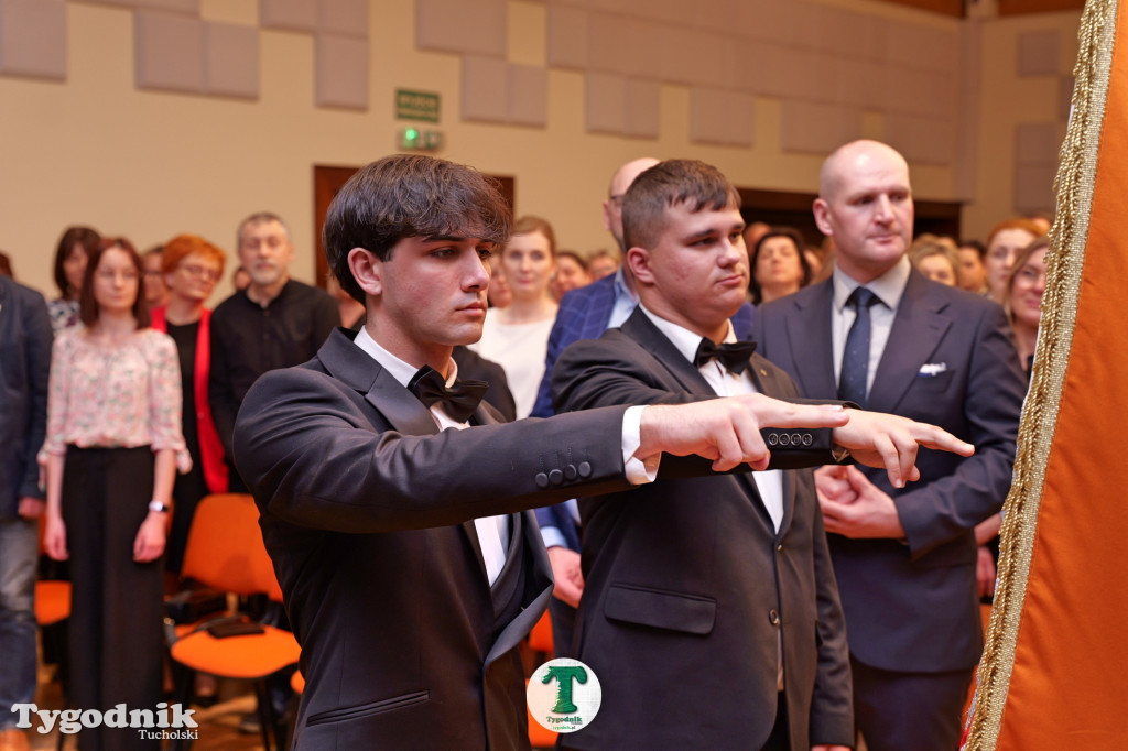 ZSLiA w Tucholi. Pożegnanie absolwentów, łzy wzruszenia