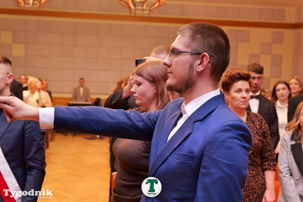 ZSLiA w Tucholi. Pożegnanie absolwentów, łzy wzruszenia