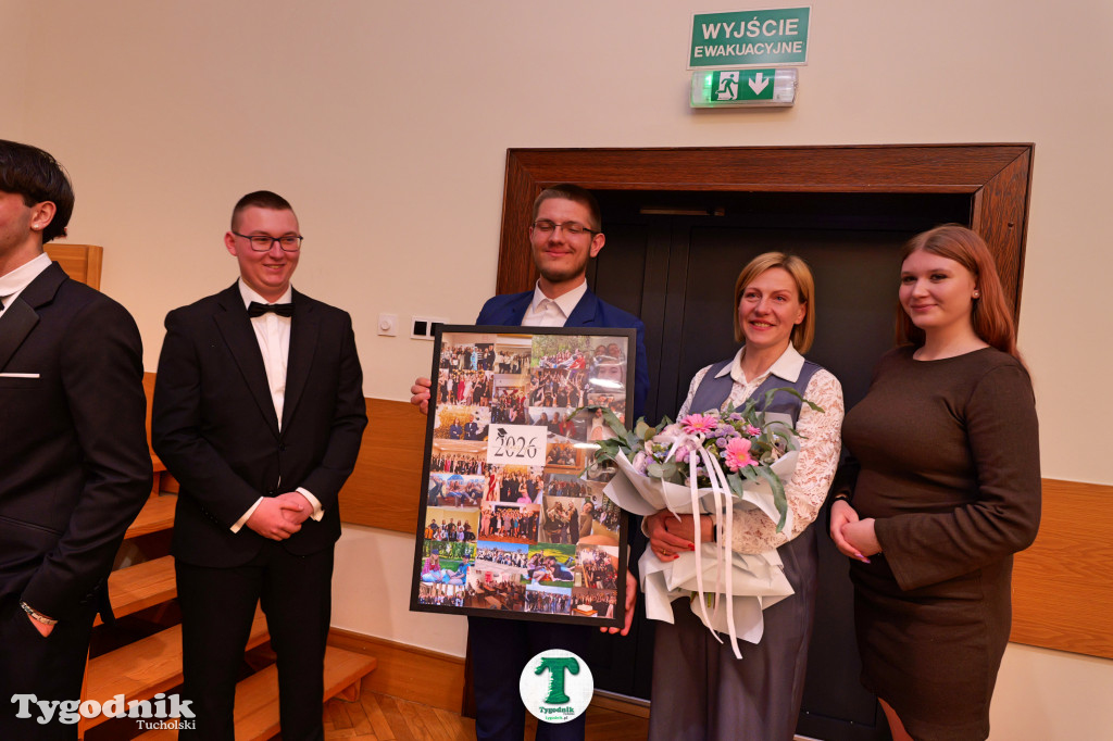 ZSLiA w Tucholi. Pożegnanie absolwentów, łzy wzruszenia