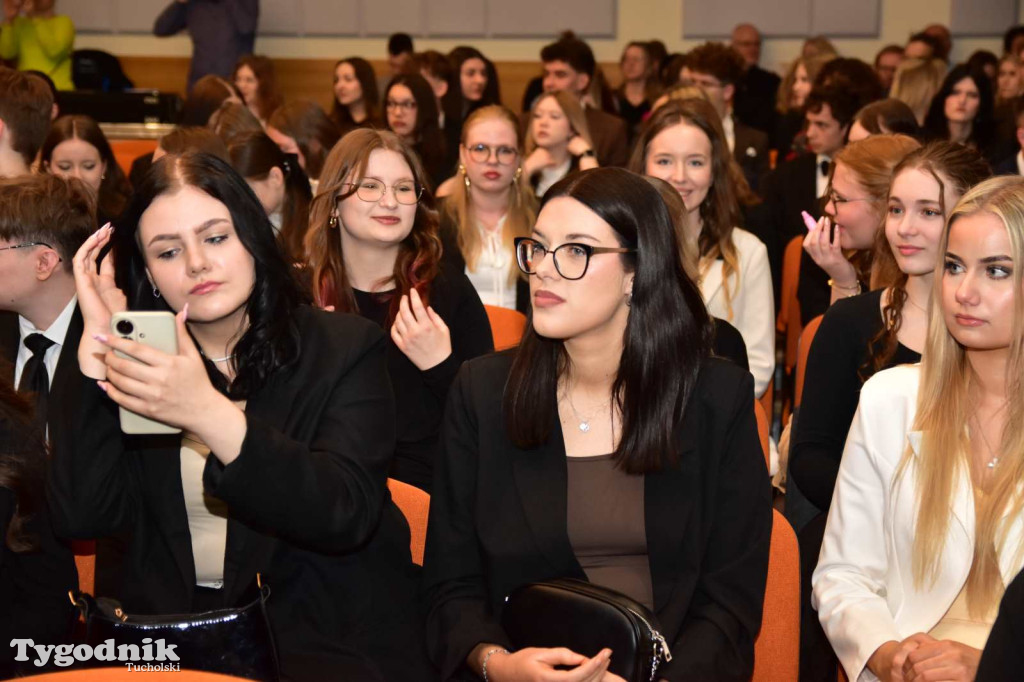 Pożegnanie absolwentów LO im. Bartłomieja Nowodworskiego