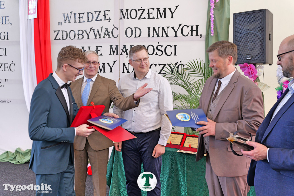 ZSLiT w Tucholi żegna absolwentów