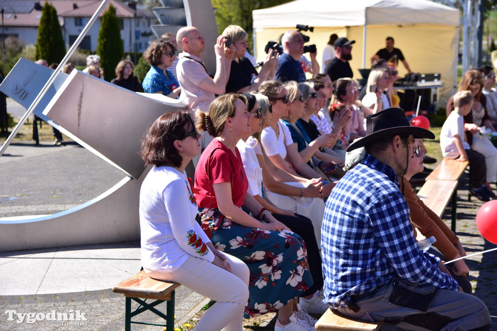 Piknik pod biało-czerwoną flagą w Śliwicach z dużym zainteresowaniem i świetną pogodą