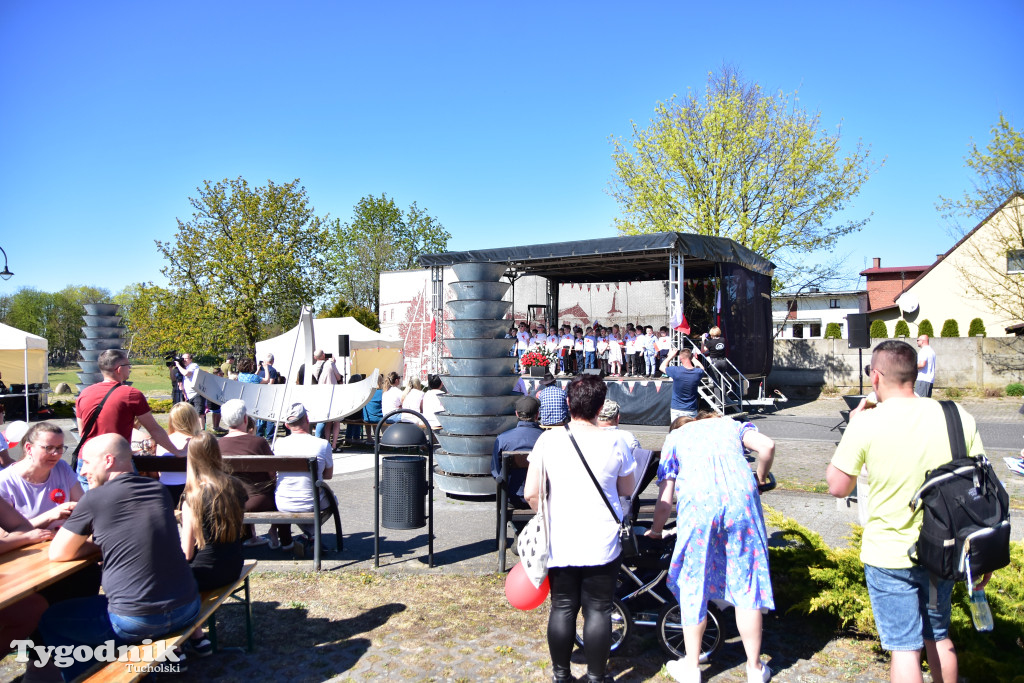 Piknik pod biało-czerwoną flagą w Śliwicach z dużym zainteresowaniem i świetną pogodą